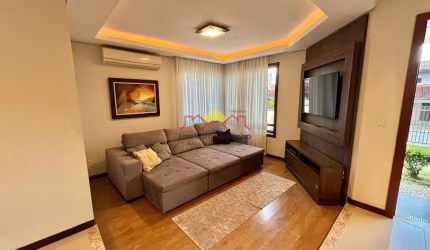 Casa com Amplo Terreno e 03 Dormitórios