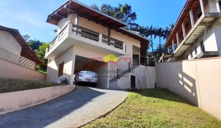 Sobrado Semi Mobiliado com 03 Quartos no Itaum