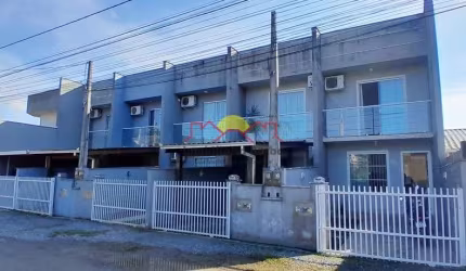 Sobrado Geminado Mobiliado com 02 Quartos