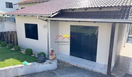 Casa com 03 dormitórios em Araquari
