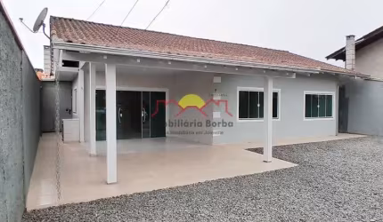 Excelente Casa com 02 Quartos no Paranaguamirim
