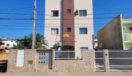 Apartamento com 02 Dormitórios e Churrasqueira