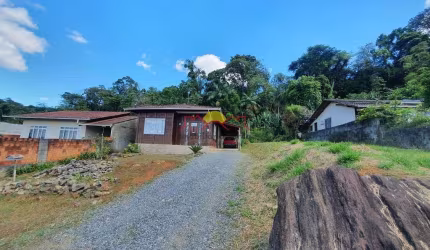 Casa Mista com Amplo Terreno