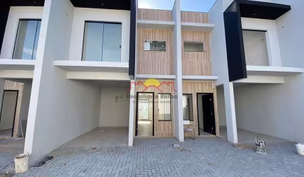 Sobrado Geminado com 02 Quartos e Sacada