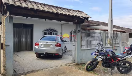 Casa com Amplo Terreno no Jarivatuba