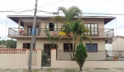 Sobrado Para Investidor com 03 Apartamentos