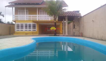 Lindo Sobrado com 03 Suítes e Piscina