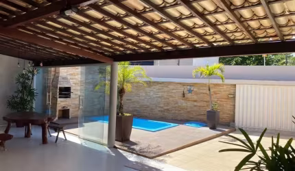 Casa localizada no Bairro do Poço com 3 dormitórios sendo 1 suíte + Piscina e Churrasqueira - 330m²