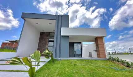 Casa com 3 dormitórios sendo 1 suíte em Condomínio Fechado - 112m²