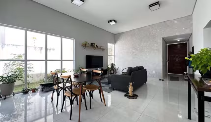Casa em Condomínio Fechado em Marechal Deodoro com 3 dormitórios sendo 1 suíte - 252m²