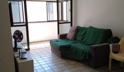 Apartamento com 3 dormitórios sendo 1 suíte e 1 suíte reversível na Jatiúca - 81m²