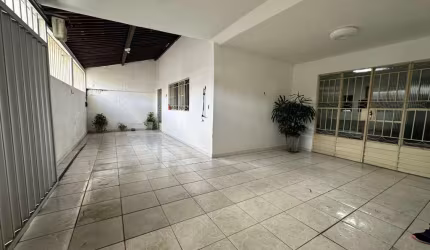 Casa duplex com 4 quartos sendo 2 suítes no Bairro da Jatiúca - 200m²