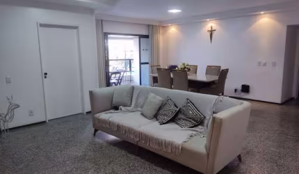 Apartamento no Bairro da Ponta Verde com 3 suítes + DCE - 177m²
