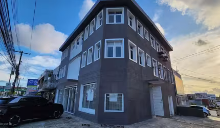 Prédio Comercial com 7 salas disponíveis para locação na Av. Fernandes Lima - 551m²