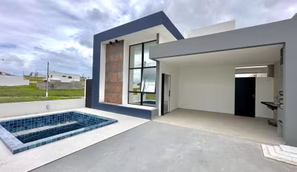 Casa com 3 dormitórios sendo 1 suíte em Condomínio Fechado - 100m²