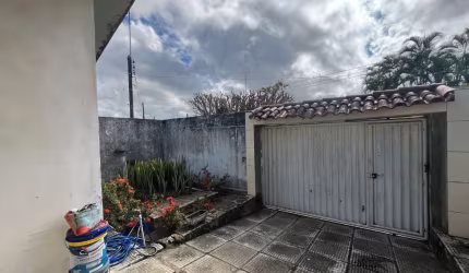 Casa com 4 dormitórios sendo 2 suítes + Piscina no Bairro da Santa Amélia - 250m²