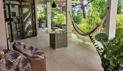 Casa Duplex de Alto Padrão em Condomínio Fechado com 4 dormitórios sendo 3 suítes + DCE e piscina no Bairro de Jardim Petrópolis - 381m²