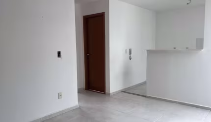 Apartamento com 2 quartos, localizado no Antares.