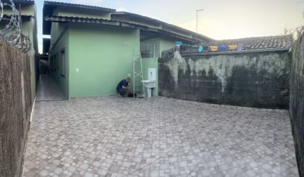 Casa em mongagua  com garagem