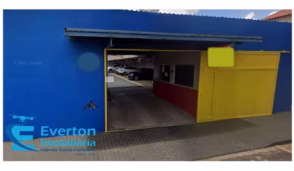 Imóvel comercial com 419 m2 de construção em terreno de 560m2