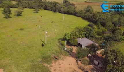 Essa linda propriedade pode ser sua! Sitio com 7 alqueires próximo a Araguari-MG;