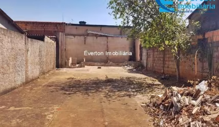 Lote Murado 250m² no Bairro São Jorge/ Parque das Seringueiras, em Uberlândia-MG;