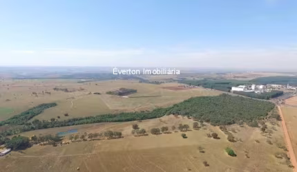 Área 150.000 m² nas margens Br 365;