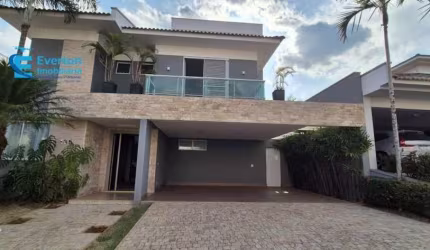 Casa de 2 pavimentos com 358 m² de área construída, em terreno de 490 m², com 4 suítes e piscina.