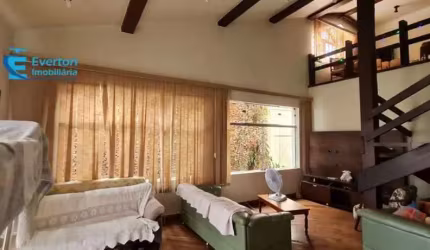 Casa de 324 m², com 4 suítes, 4 vagas, localizada na parte nobre do bairro Lídice.