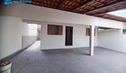 4 Casas, sendo 1 com 3 quartos e 3 vagas, 3 de 1 quarto, em terreno de 300 m², todas de laje.