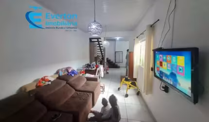 Casa e sobrado com 233 m², 5 quartos, sendo um suíte, em terreno de 250 m² e vaga para 2 carros.