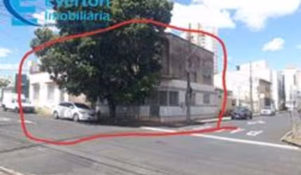 Casa com terreno 20,2 x 13,2, 3 quartos, sala, cozinha, banheiro, área de serviço, mais um sobrado ao lado na esquina, imóvel com a mesma matrícula