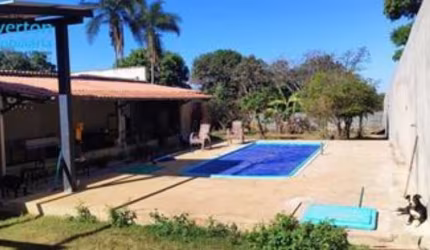 Chácara c/ área 1000 m², 3 quartos 1 Suíte,  banheiro social, porcelanato, laje rebaixe de gesso, 32 placas solares  piscina de 7 metros aquecida