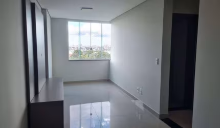 Apto de 60 m², bem localizado, com 2 quartos e 1 vaga de garagem espaçosa que cabem 2 carros.