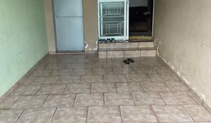 Casa em excelente localização, com 3/4 (um suíte ), banheiro social com acesso a PCD.