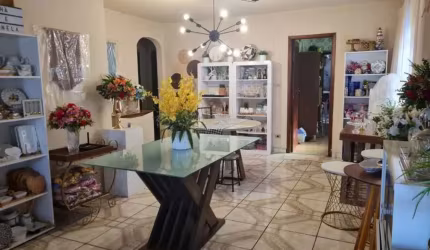 Casa de 3/4, com 3 vagas de garagem, em excelente localização na região nobre da Cidade Jardim.