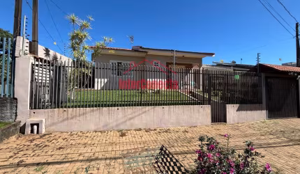 Linda Casa Terrea no Centro