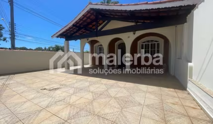 CASA COM POTENCIAL COMERCIAL NO CENTRO DE JARINU