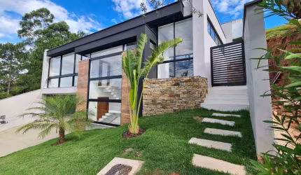 Maravilhosa casa no condomínio Spina Ville II