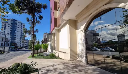 Amplo apartamento com 4 quartos e duas vagas de garagem individuais