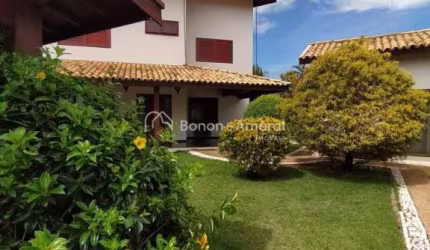 Casa clássica à venda no condomínio Moinho de Vento, em Valinhos/SP.
