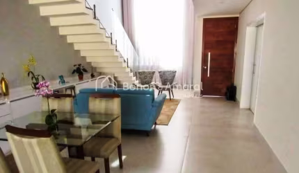Casa à venda em condomínio em Paulínia,sobrado,3 suítes,lavabo, escritório, living 2 ambientes com pé direito alto, sancas, área gourmet, 4 vagas