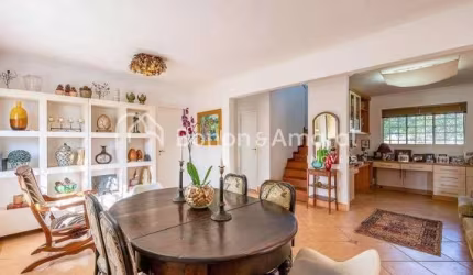 Casa de Condomínio com 4 Quartos e 4 banheiros à Venda, 180 m² por R$ 1.300.000