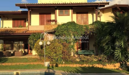 Casa de Condomínio com 6 Quartos e 9 banheiros à Venda, com 1000m2 de terreno e 717m2 de área construída por R$ 3.600.000
