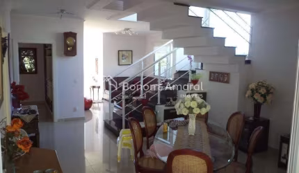 Casa de condomínio com 239 m² e 4 quartos