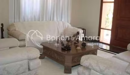 Casa de Condomínio com 554 m² e 4 Quartos