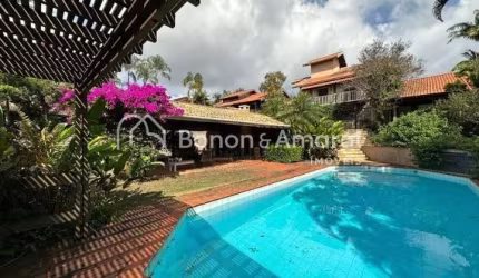 Casa de Condomínio com 478 m² e 4 Quartos