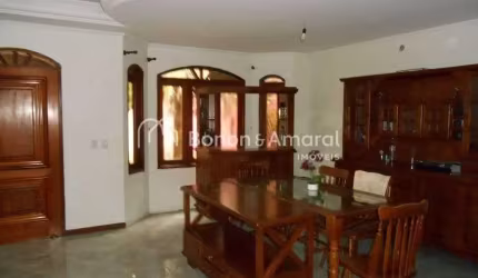 Casa com 230 m² e 5 quartos