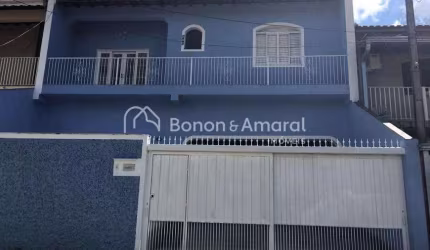 Sobrado com 3 Quartos e 4 banheiros à Venda, 239 m² por R$ 560.000,00