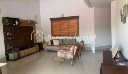 Casa de Condomínio com 3 Quartos e 4 banheiros à Venda, 220m² por R$ 1.100.000